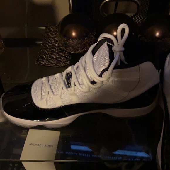 Air Jordan 11 Retro - Picture 4 of 13